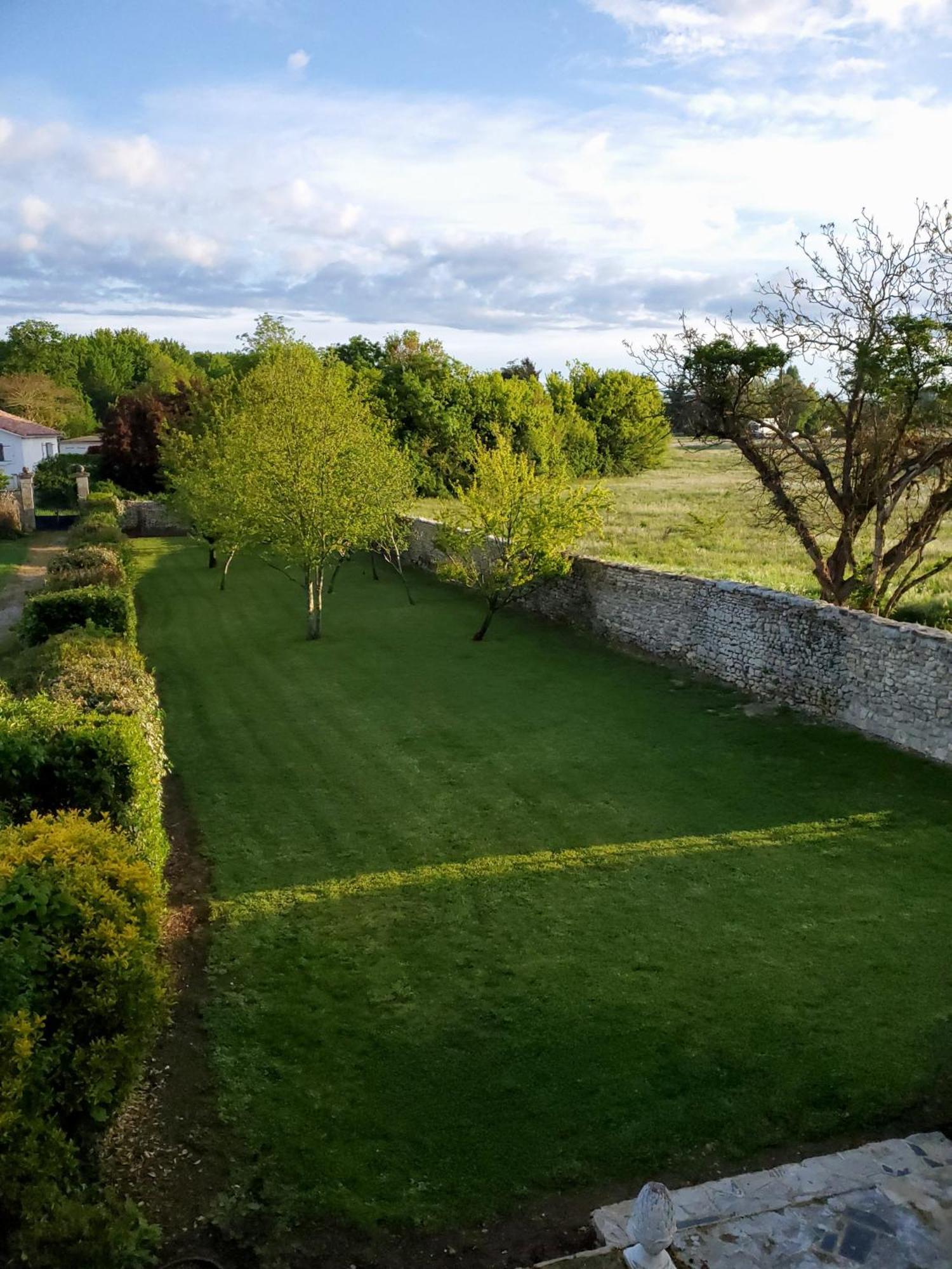 Domaine De La Gemoliere Bed & Breakfast Gémozac Exterior foto