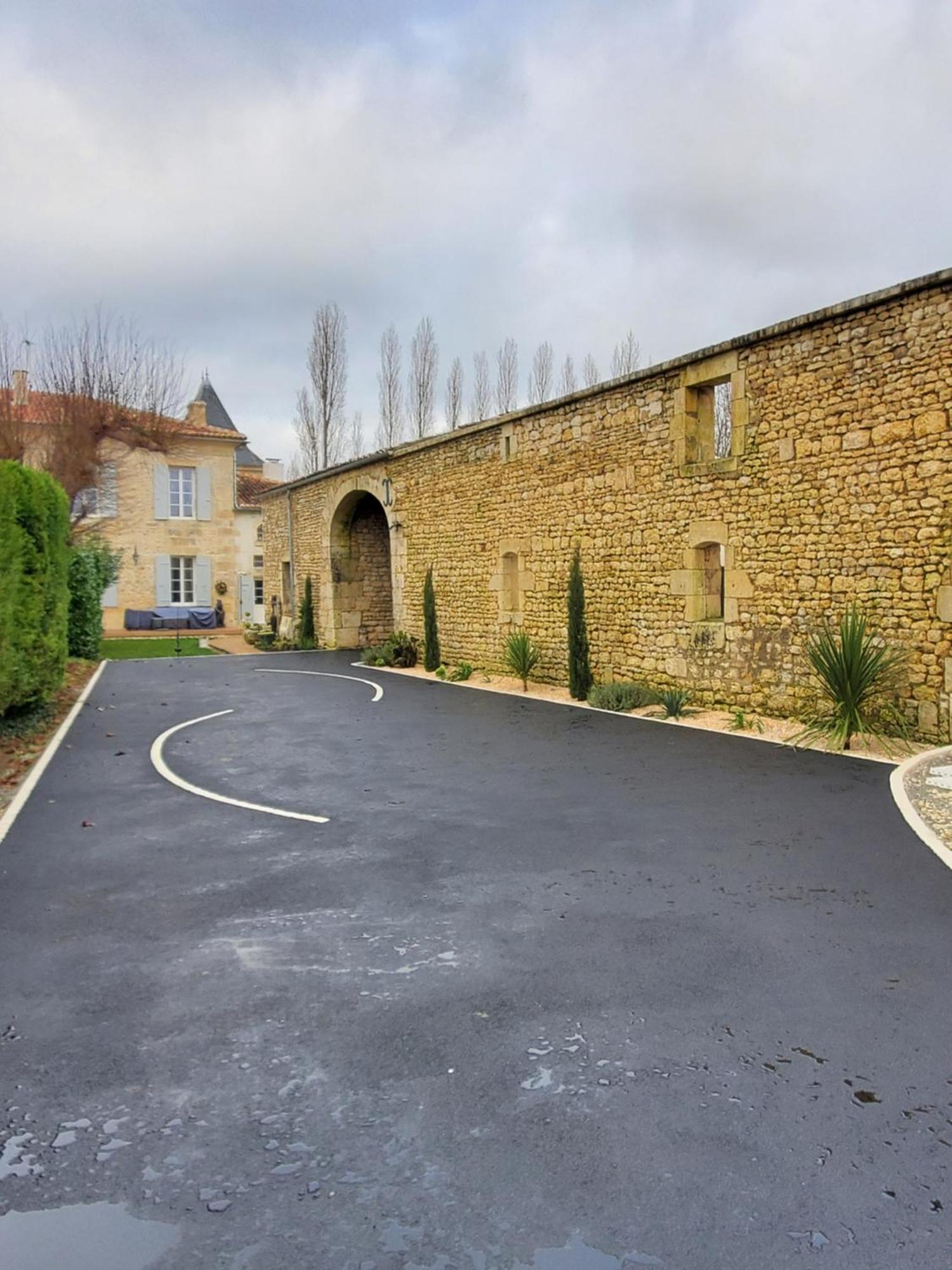 Domaine De La Gemoliere Bed & Breakfast Gémozac Exterior foto